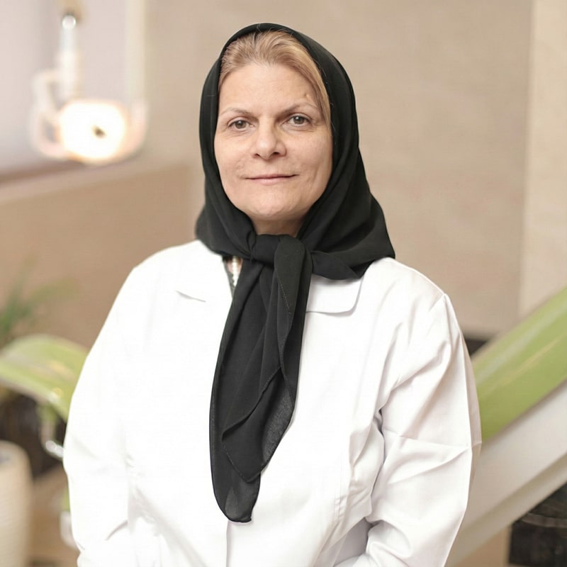 الدكتورة زهراء رئوفي أخصائية علاج العقم والأم البديلة في إيران