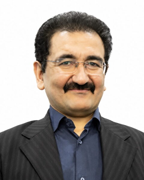 د. آرش مير محمد صادقي — طبيب عيون أطفال و جراح الحول
