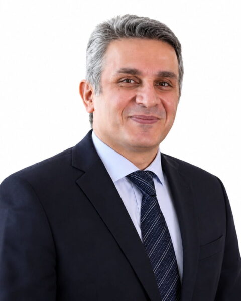 د. رضا نصر — استشاري أمراض النساء والتوليد وأخصائي أطفال الأنابيب
