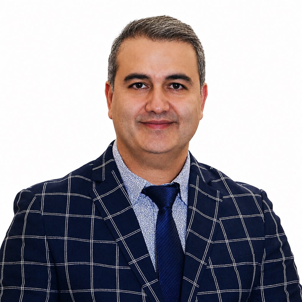 Portrait of Dr. Hadi Amali Amiri, general and plastic surgeon specializing in reconstructive and cosmetic surgery in Iran.