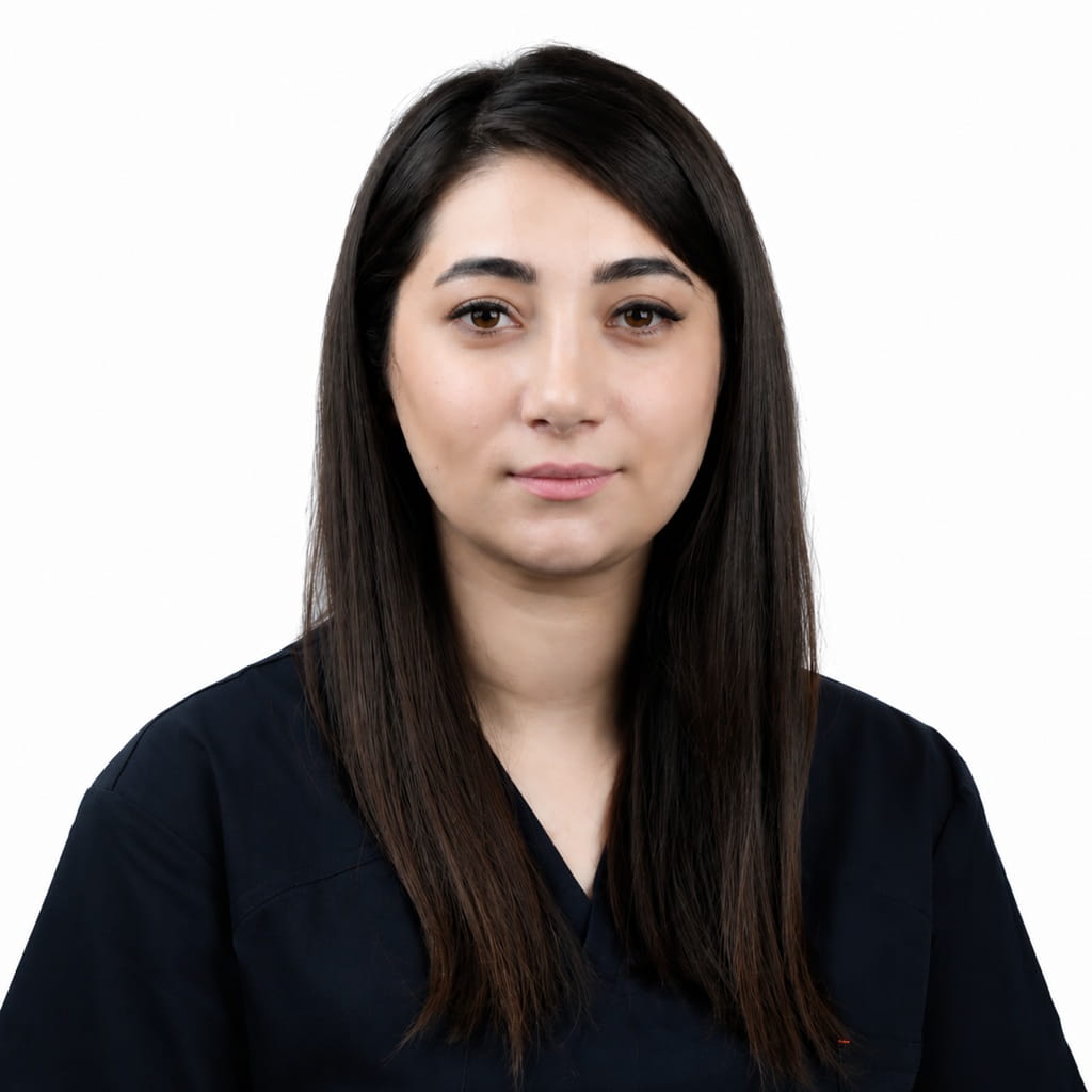 Dr. Marie Lashkarbolouki, dentist and general surgeon at Ceritamed, specializing in dental care and oral surgery.